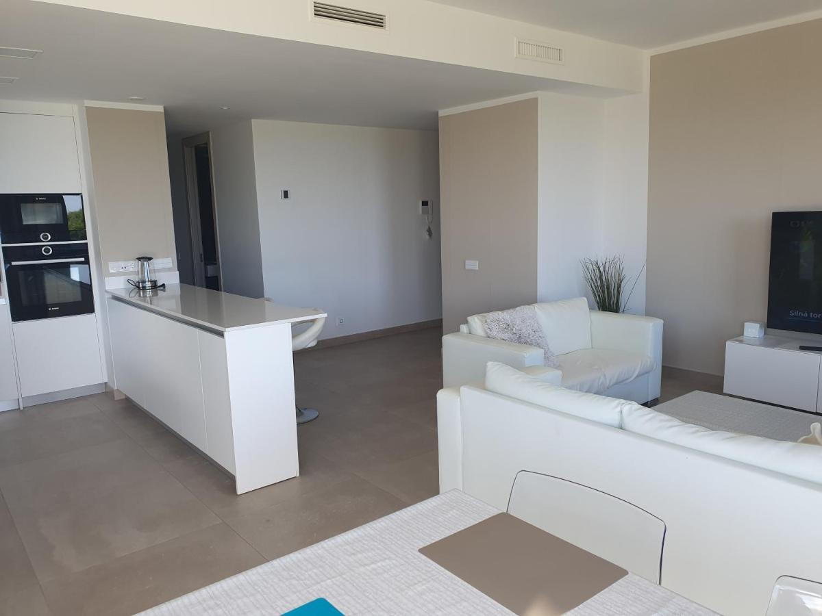 Luxury Beachfront Apartment With Pool, Sauna, Fitness And Gym In Province Malaga, Andalusia Міхас Екстер'єр фото