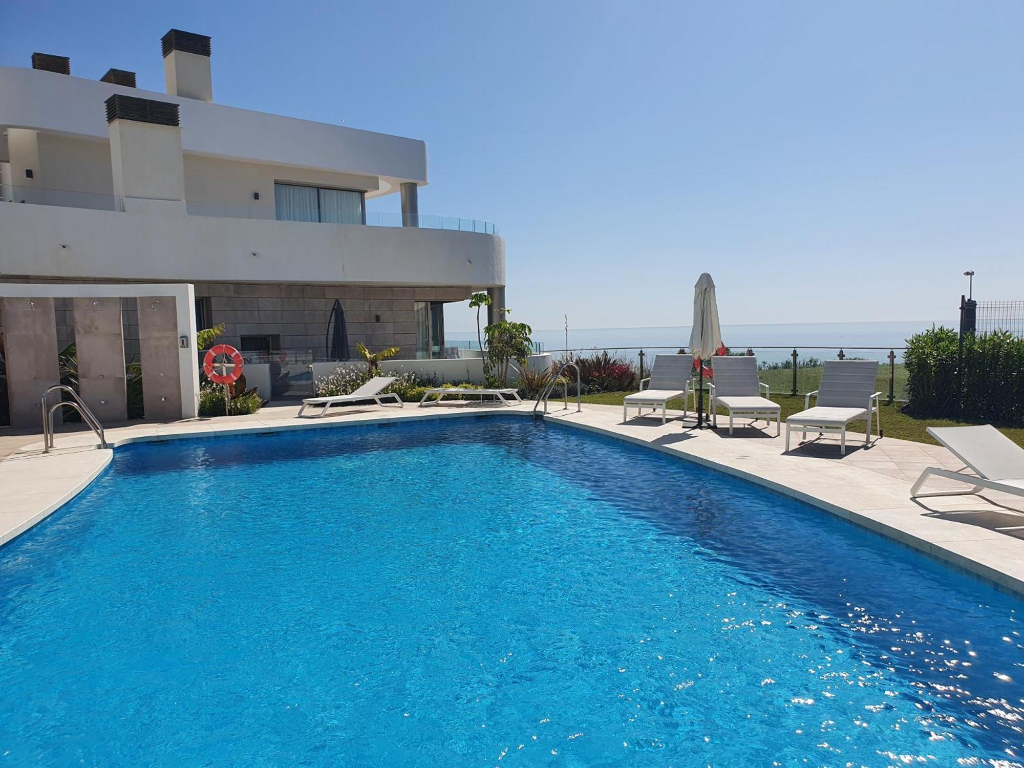 Luxury Beachfront Apartment With Pool, Sauna, Fitness And Gym In Province Malaga, Andalusia Міхас Екстер'єр фото